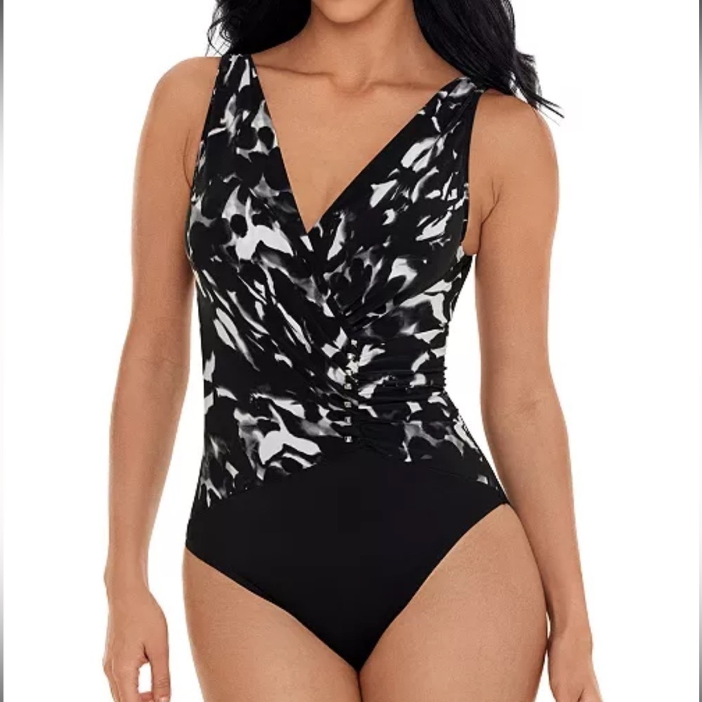 🆕 MAGICSUIT Dream State Bindy One Piece Swimsuit Black/White Slimming Size 10